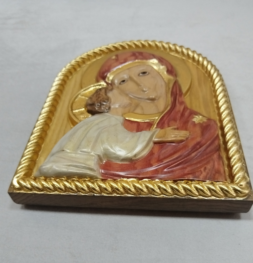 Деревянная икона Владимирской Божией Матери.