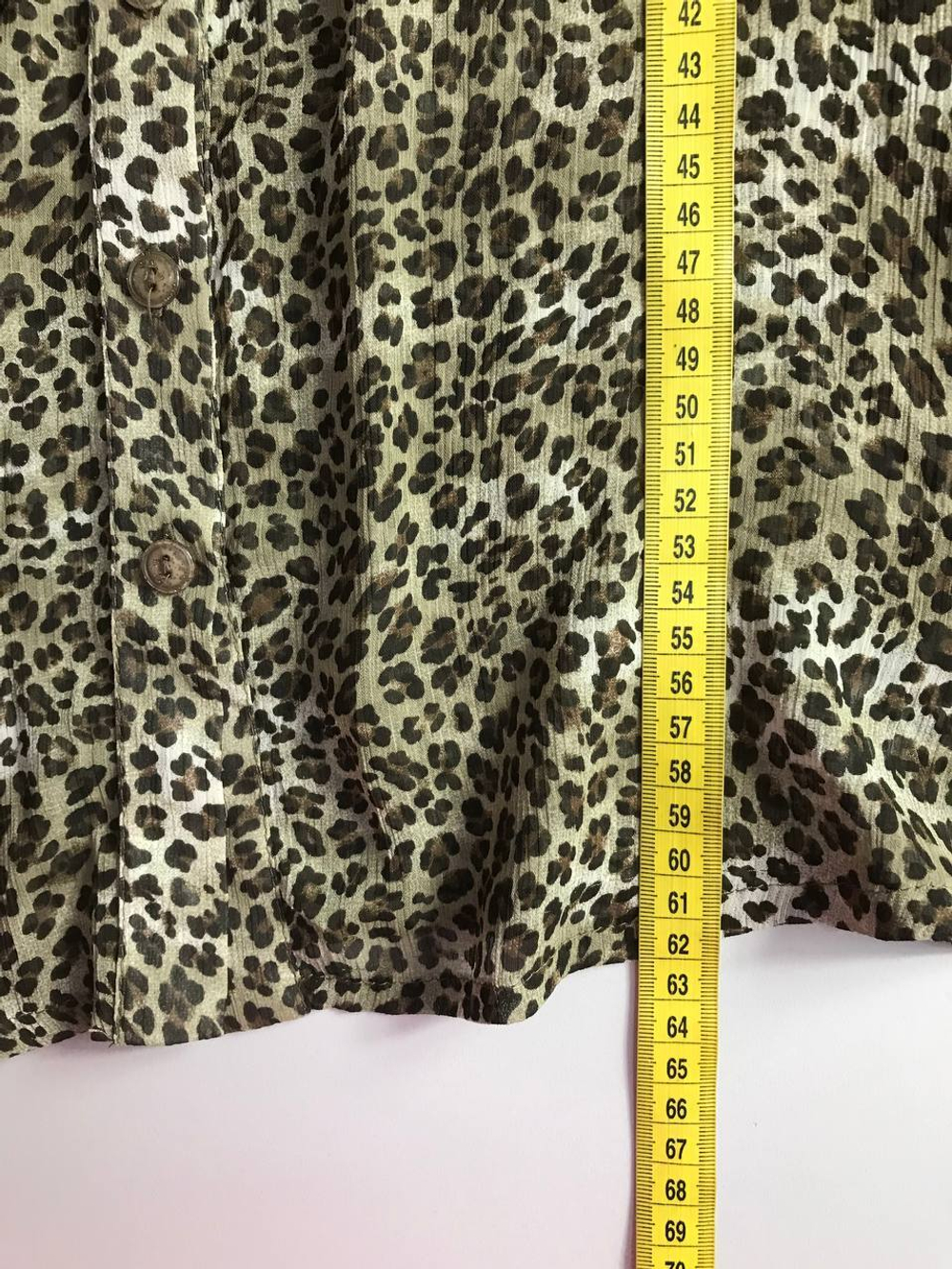 Блузка с анималистическим принтом, визуально 46 размер