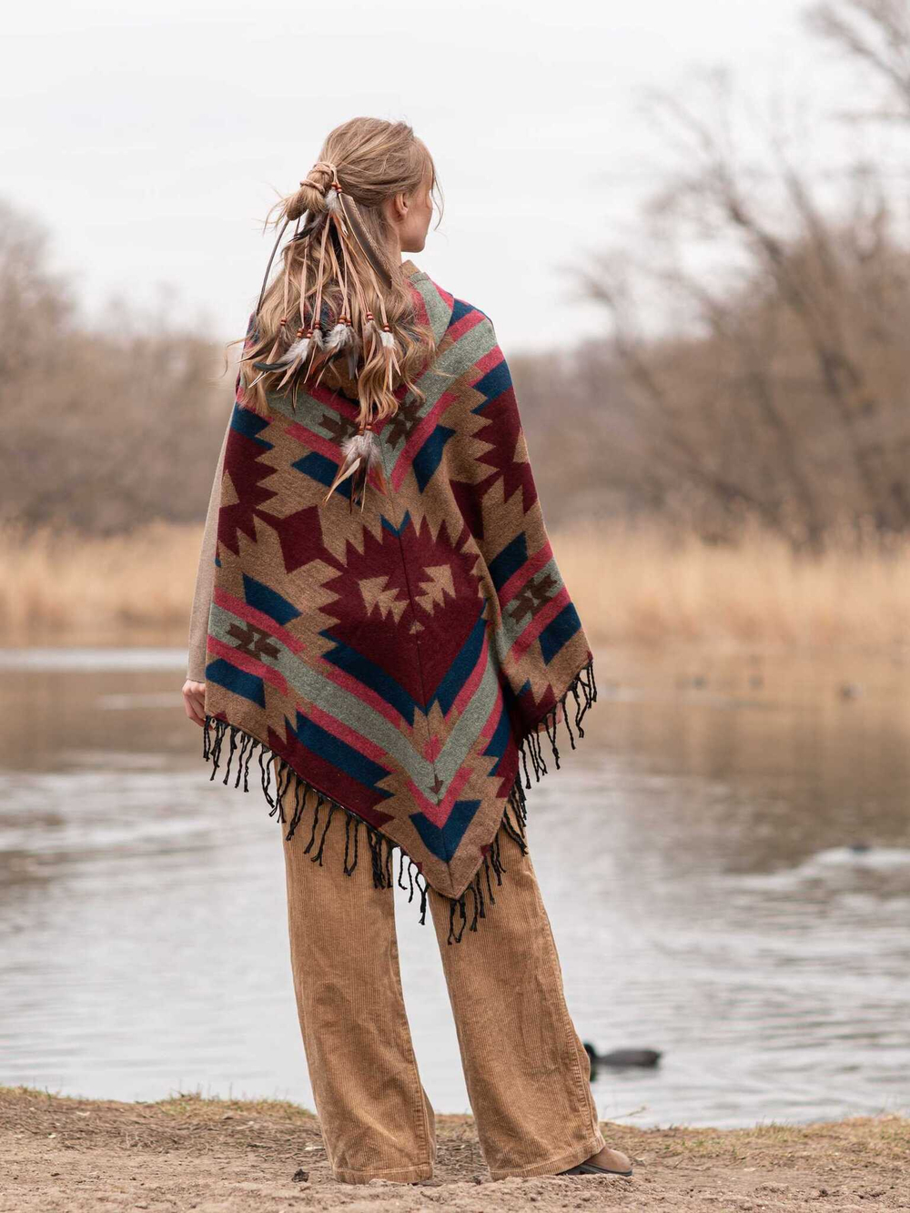 Пончо женское шерстяное с орнаментом