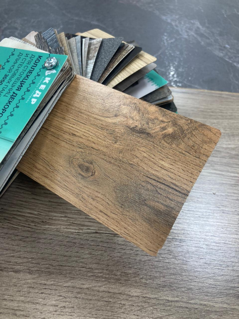 Столешница Дуб классический 1 кат 3050*600*27 \5270\