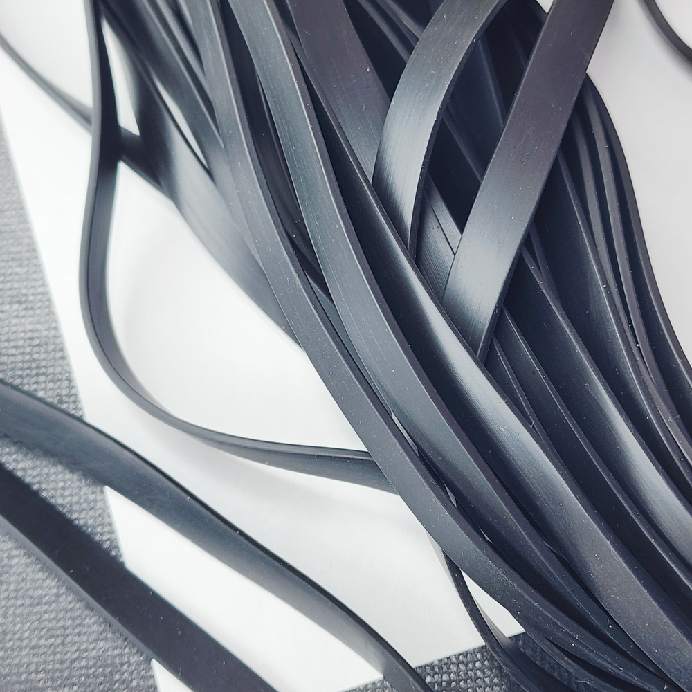 Шнур плоский, силикон черный, 10×2.5мм, цена за отрезок 50см