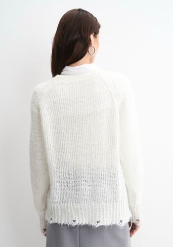 Свитер с рваными краями белый