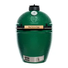 Керамический гриль Big Green Egg L Large (Большой), 46 см на столе из акации