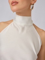 Топ халтер с открытой спиной из атласа