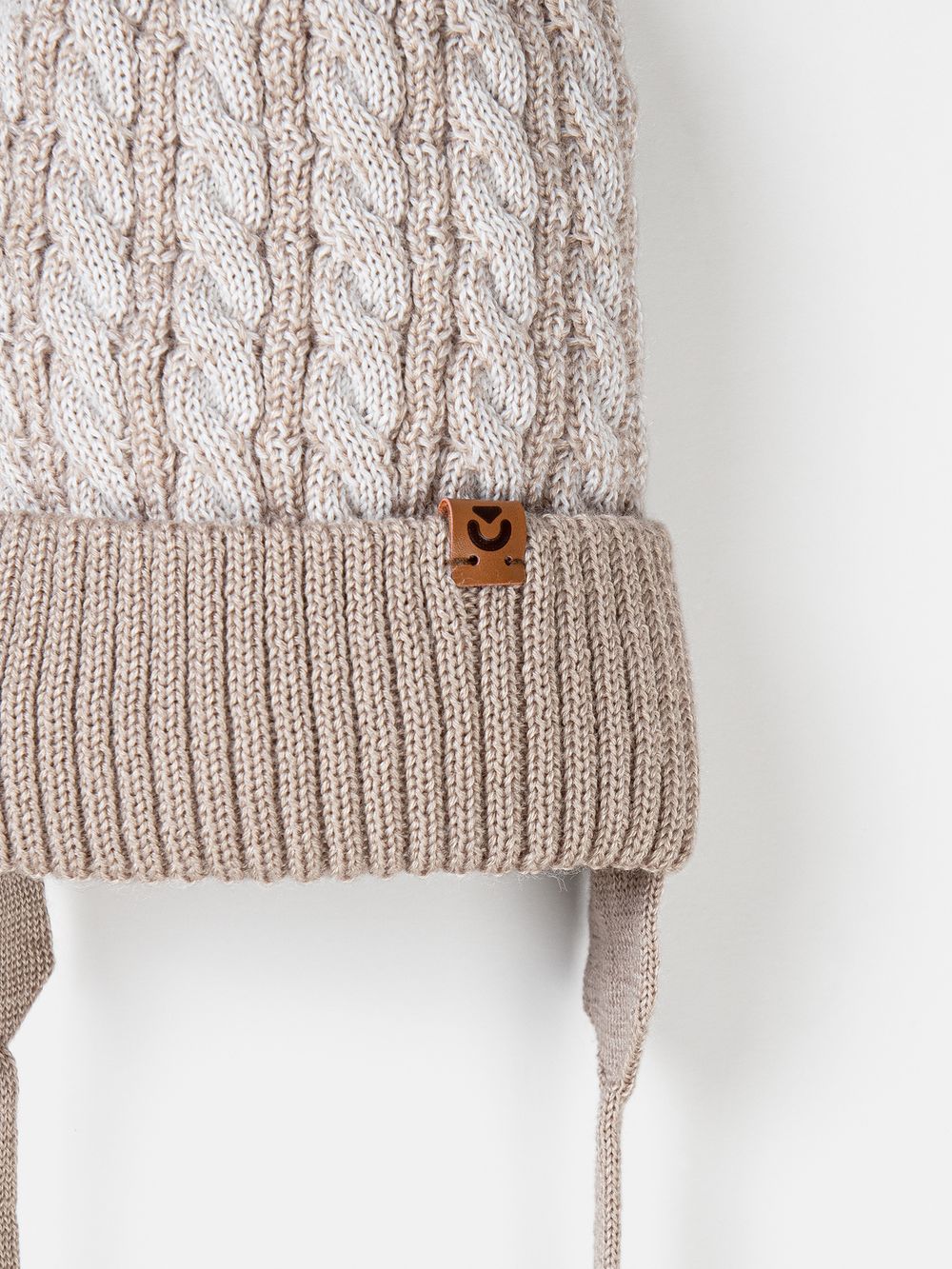 Шапка зимняя из смесовой шерсти с флисовым подкладом "Нюд" на завязках