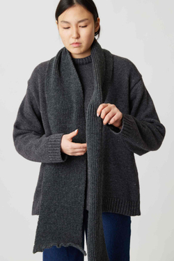 Шарф из шерсти темно-серого цвета