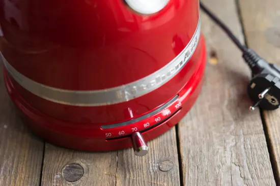 Электрический чайник KitchenAid Artisan 5KEK1522EER, красный