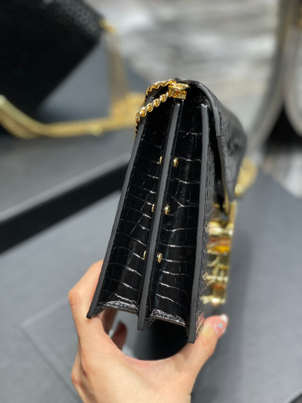 YSL Cassandra Medium 22 cm