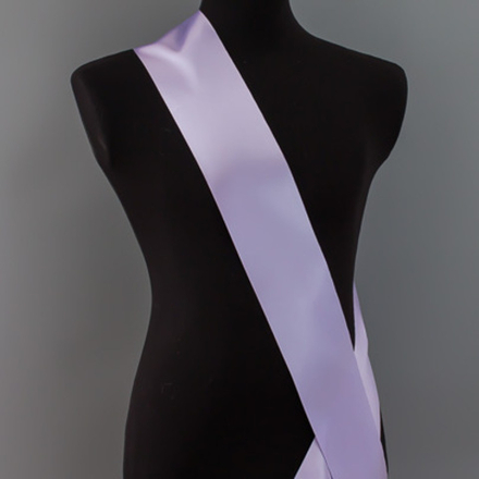 Лента наградная для конкурса красоты С НАНЕСЕНИЕМ. Цвет ленты СВЕТЛО-СИРЕНЕВЫЙ. Крепление булавка.