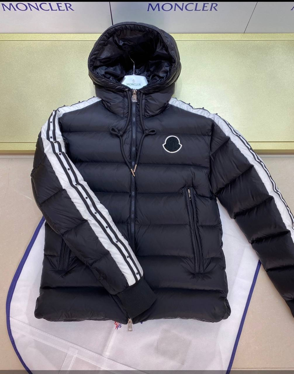 Пуховик Moncler