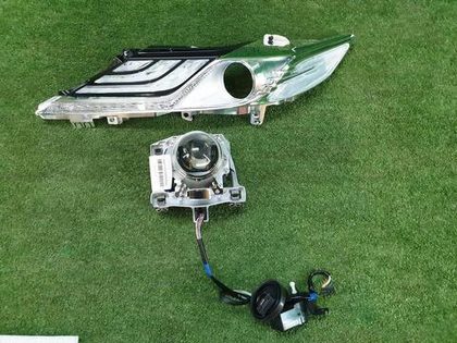 Маска фары с линзой левая Toyota Camry xv70 17-нв