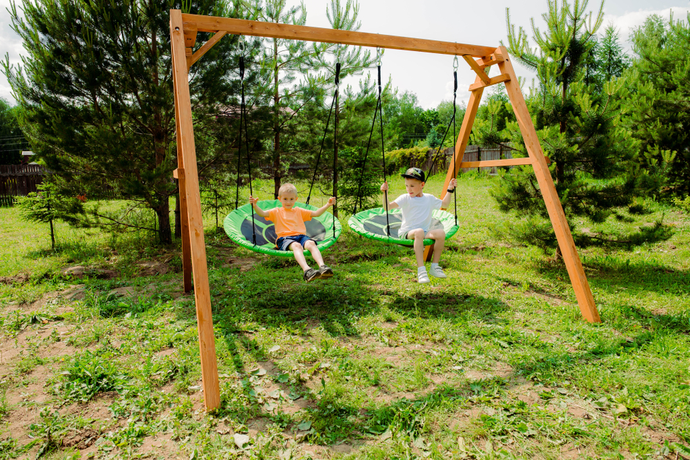 Деревянные качели с двумя качелями гнездо Свиби