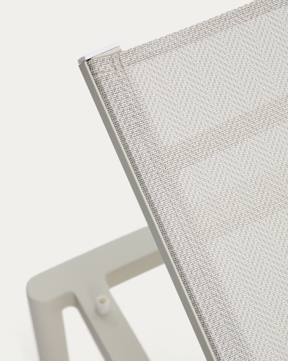 Шезлонг Lesina из серо-коричневого алюминия и текстиля цвета экрю