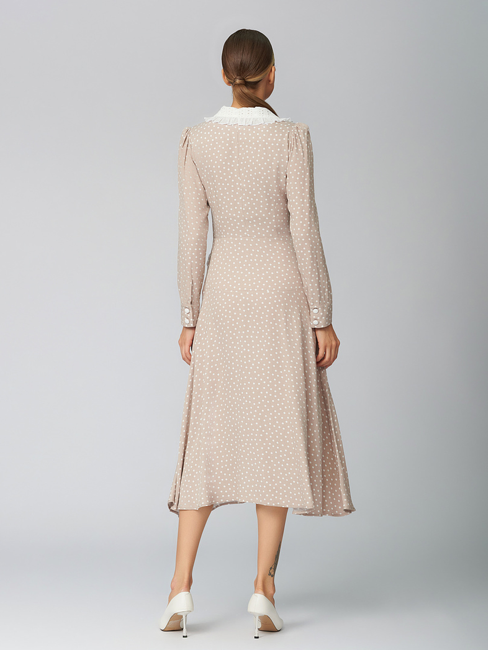 Платье миди с белым воротником в горох