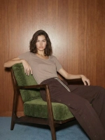 Футболка с глубоким вырезом