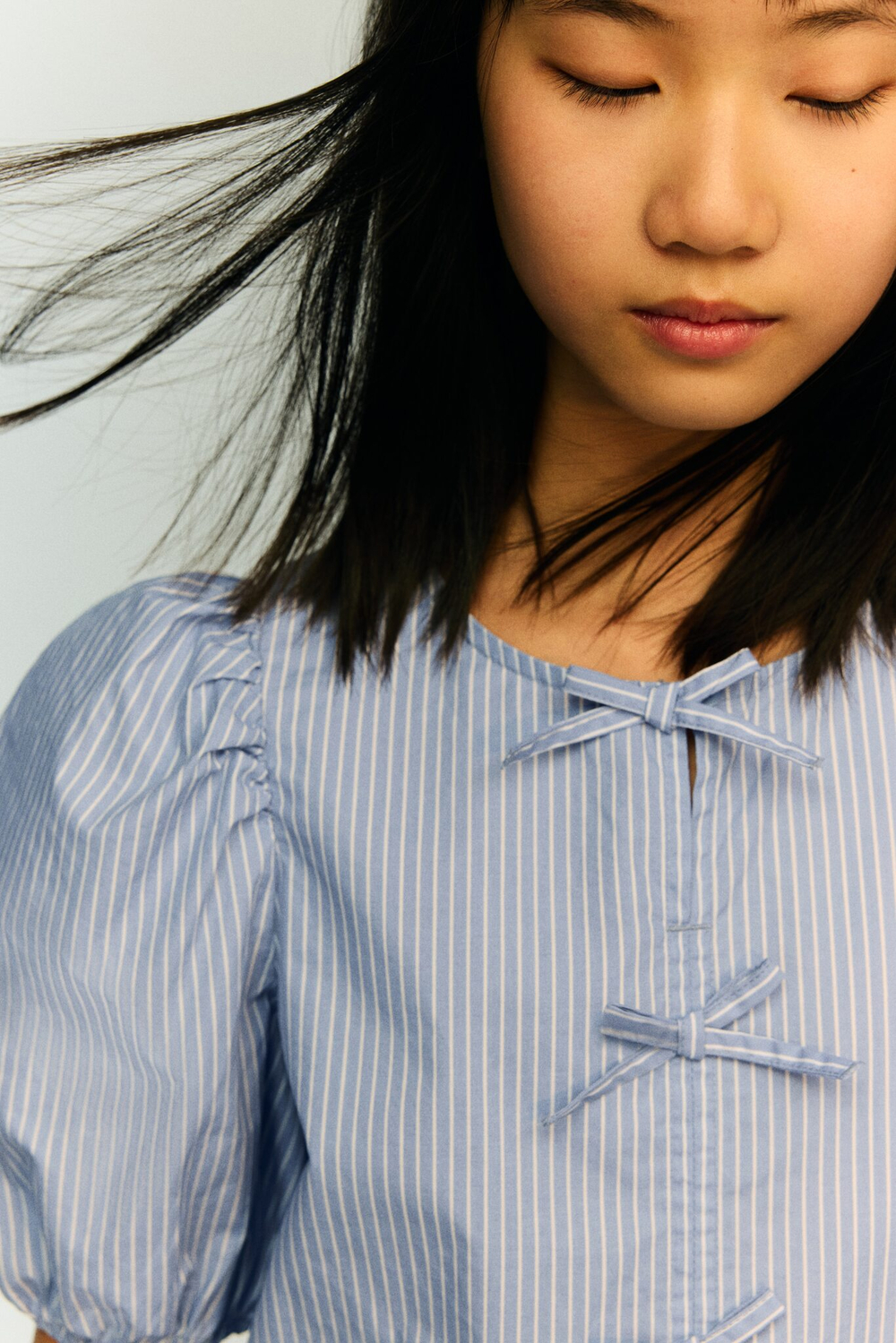 H&M Платье из хлопка с рукавами-фонариками, светло-голубой