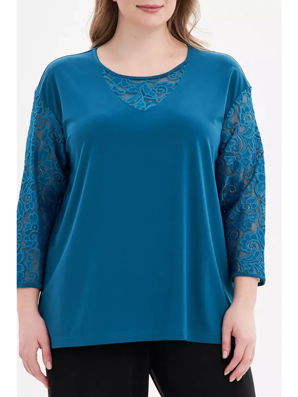 Блузка с кружевом