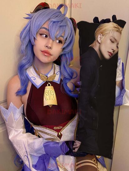 Мини дакимакура Сон Минги из Эйтиз арт. M1063, 60х20 см