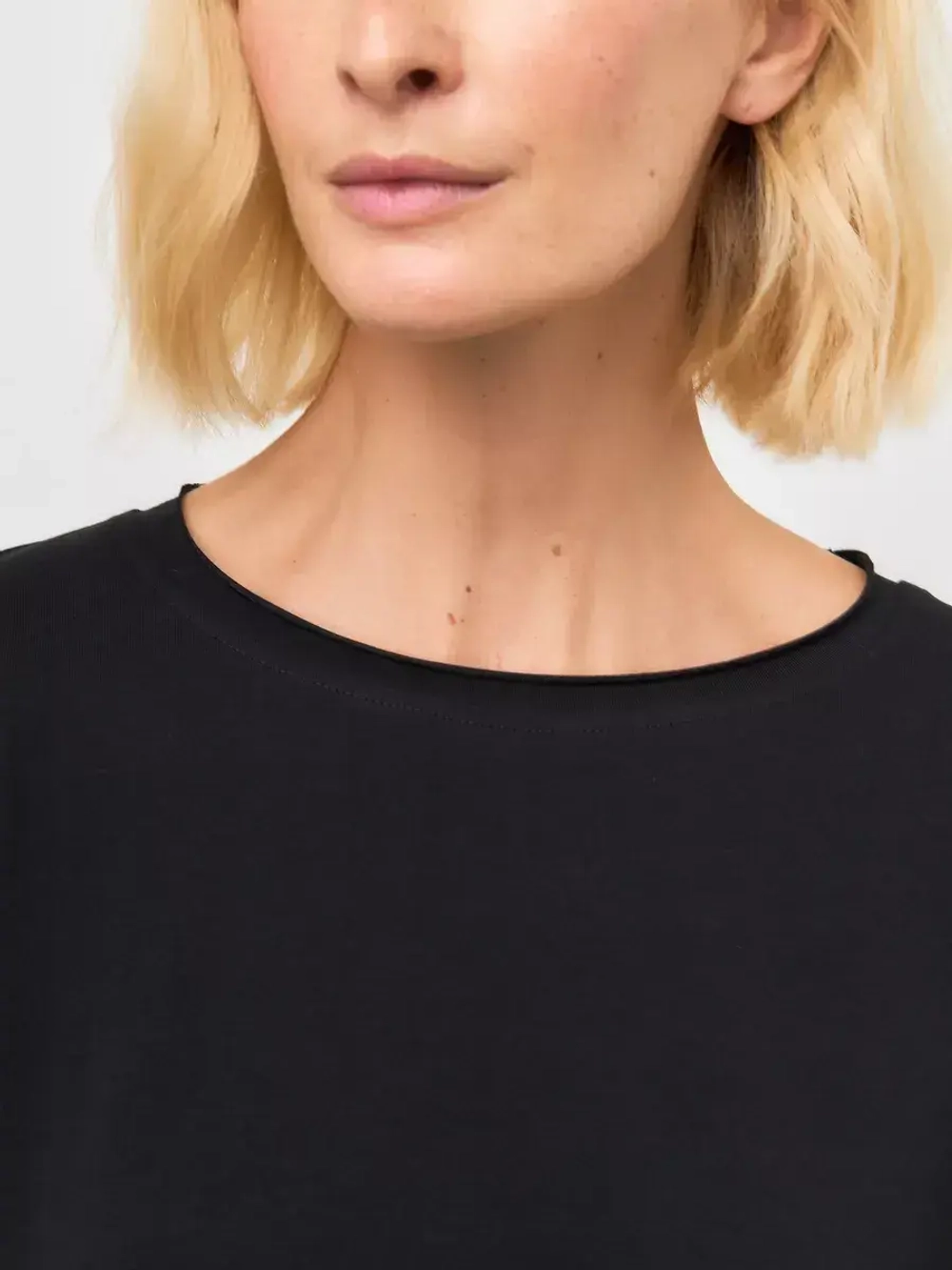 Лонгслив оверсайз с рукавом 3/4 черный