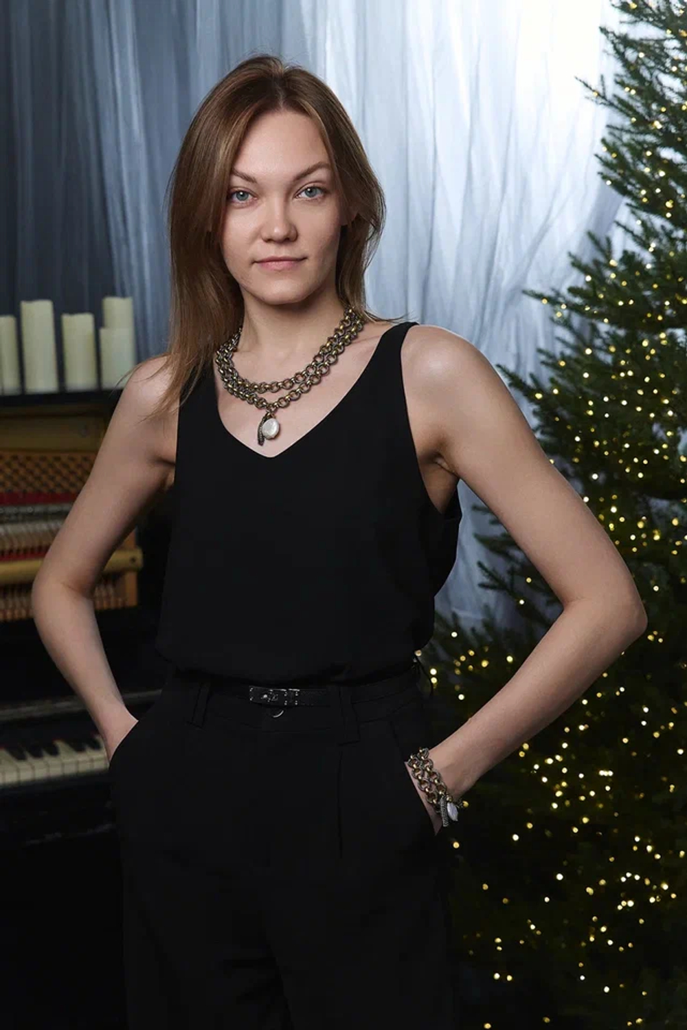 Колье двойная цепь ролло графит/матовое золото с белой барочной жемчужиной и кисточкой