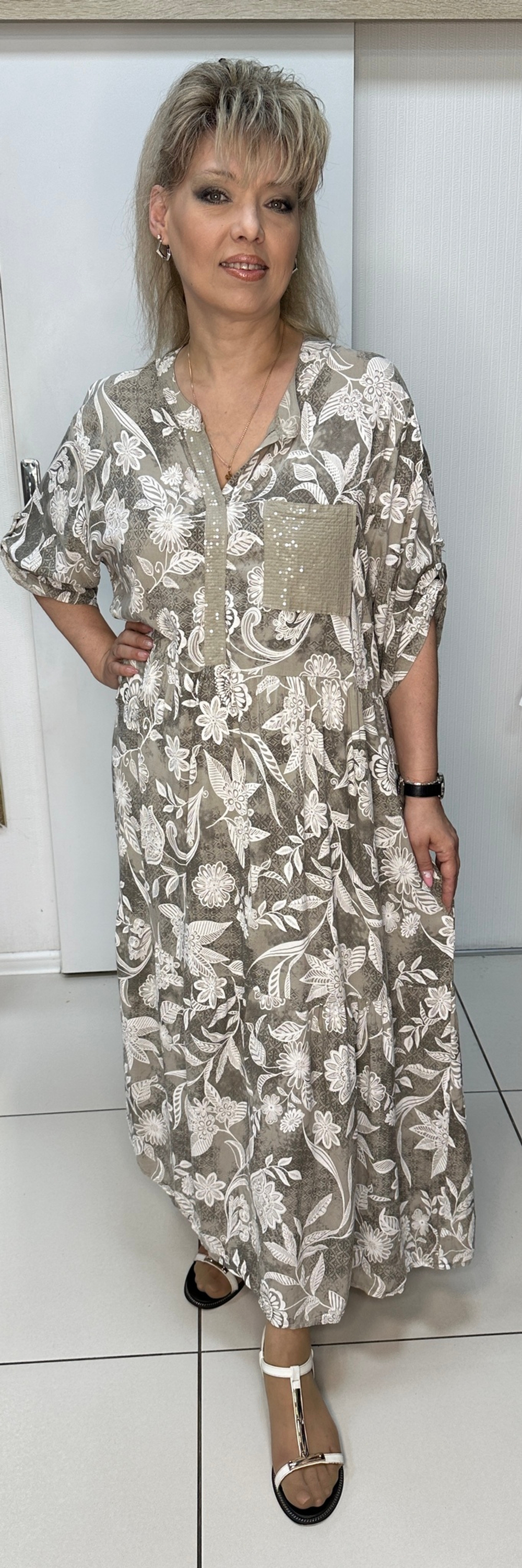 Итальянское цветное платье с пайетками на кармашке