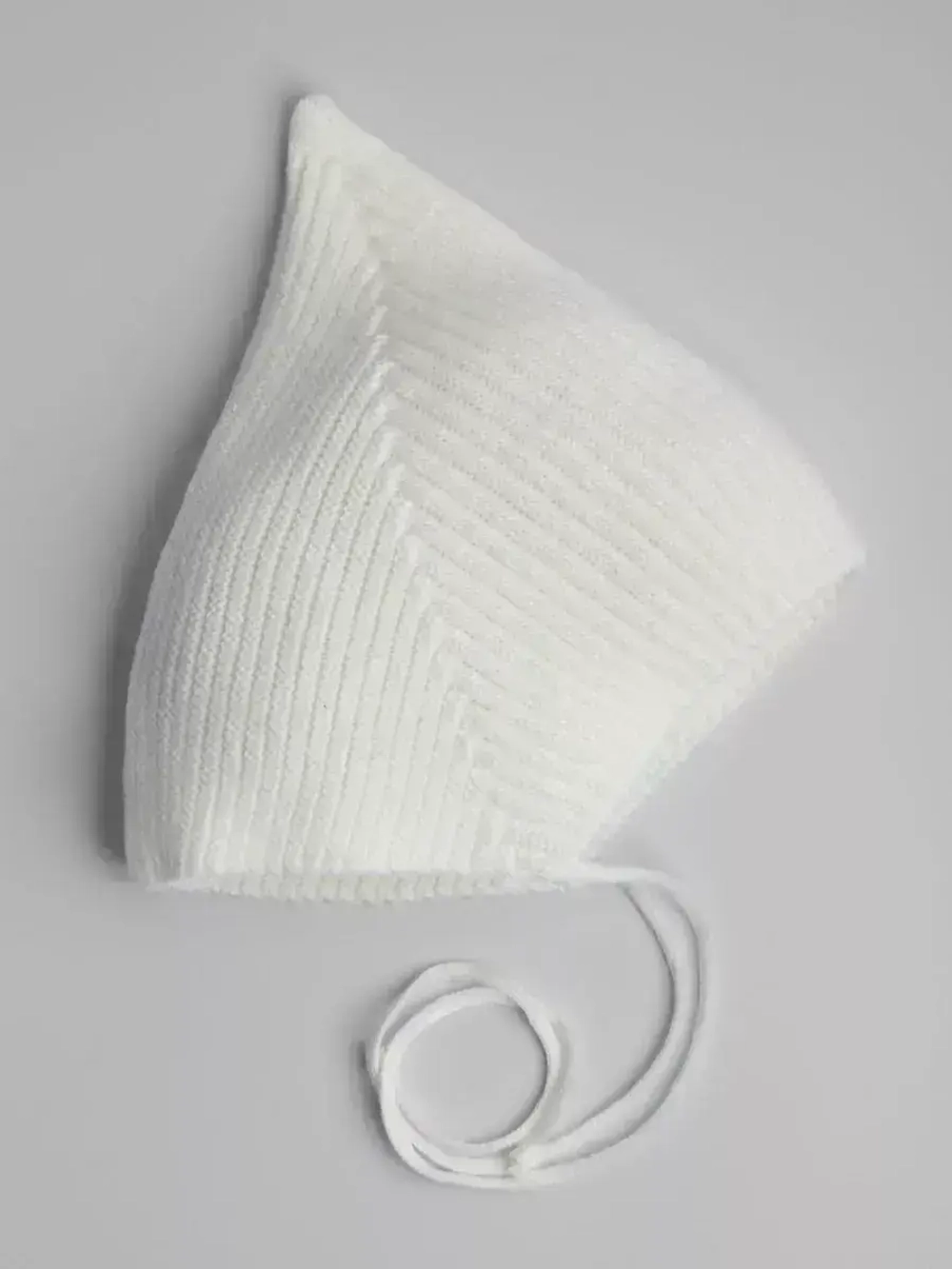 Чепчик детский вязаный на завязках