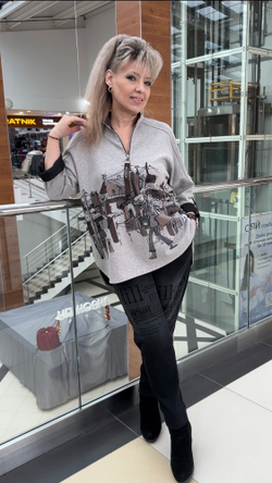 Трикотажный блузон-поло с изображением города