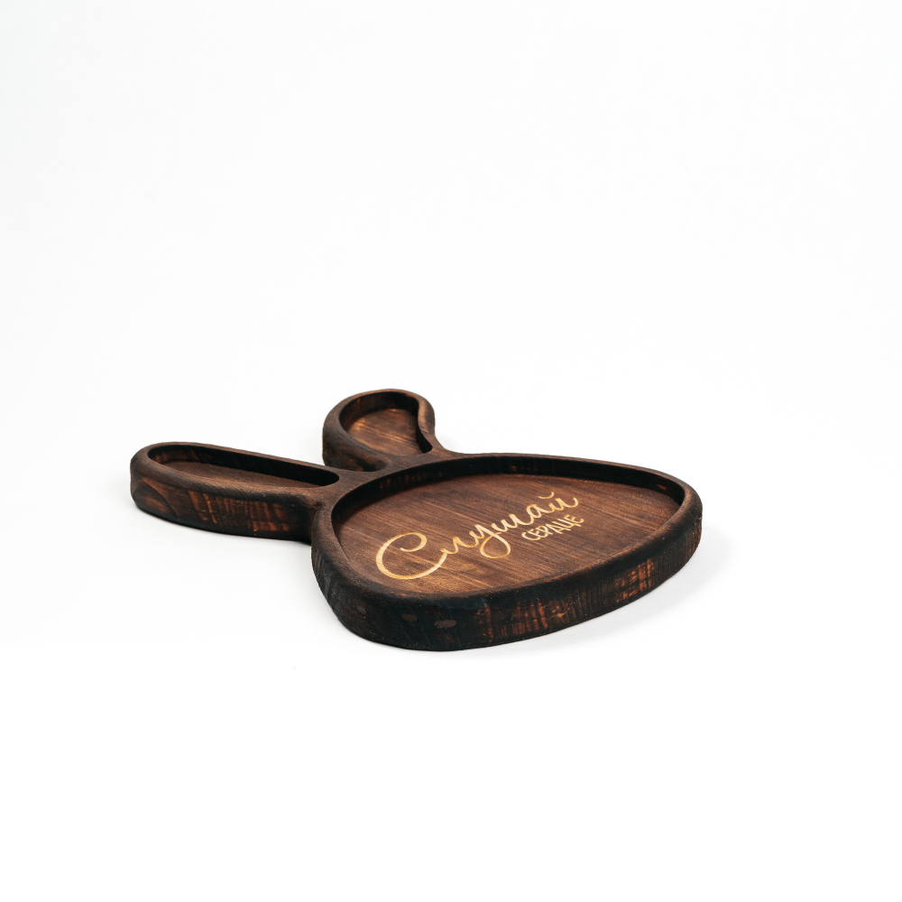 Менажница из кедра для подачи блюд и закусок с гравировкой "Слушай сердце"