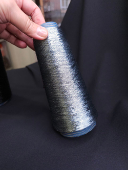 Итальянская бобинная пряжа, Люрекс для декорирования От производителя FILOSOPHY арт. PAGLIETTA ВЕС БОБИНЫ 50 грамм Состав 80% Вискоза, 20% Полиэстер, Длина 1200м/100гр.