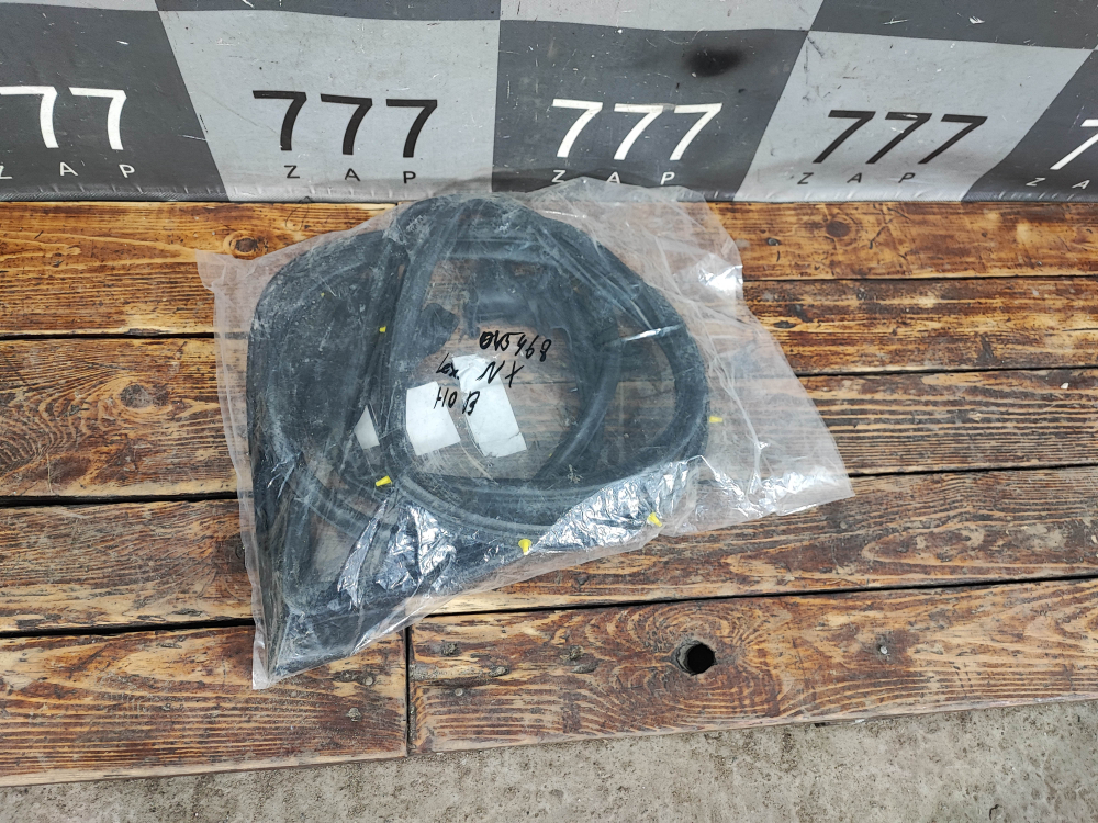 Уплотнитель двери передней левой Lexus NX 1 14-21 Новое Оригинал 6786278010