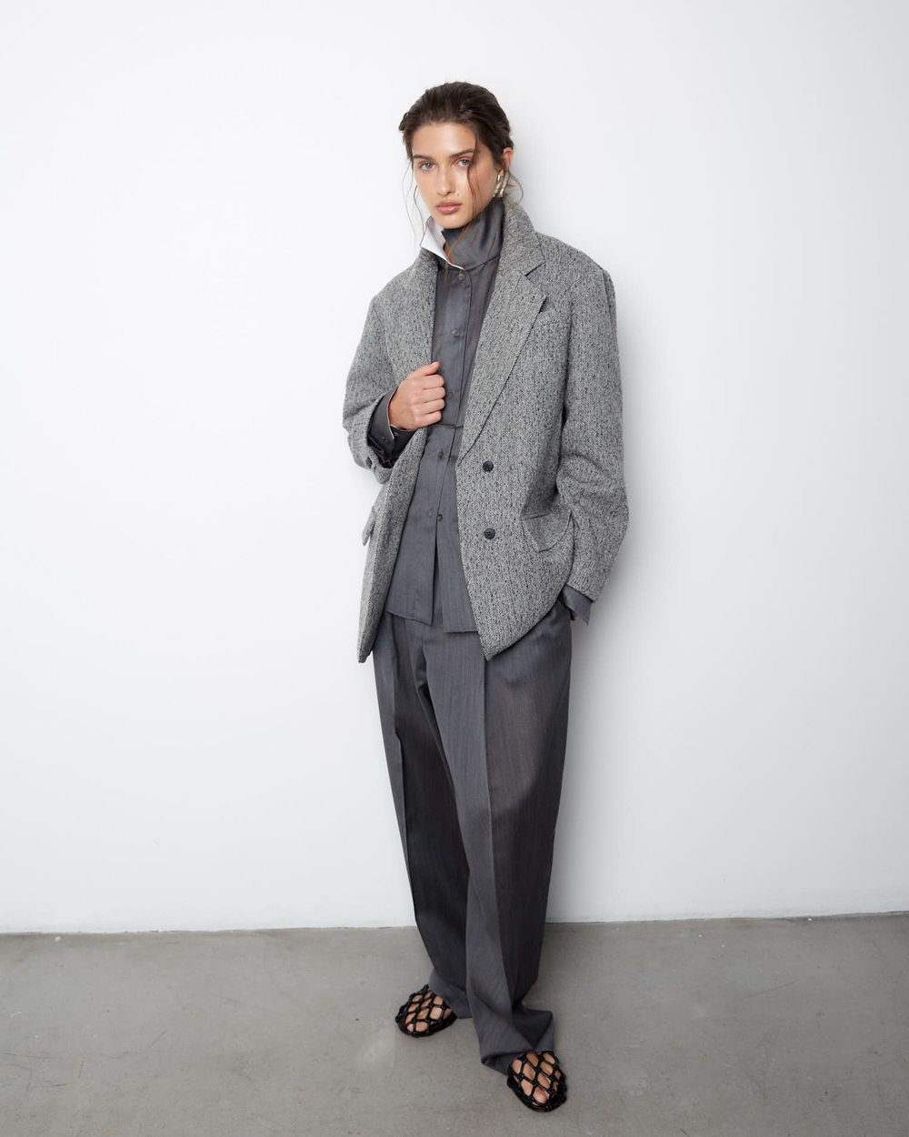 Пальто-жакет из шерсти елочка серый