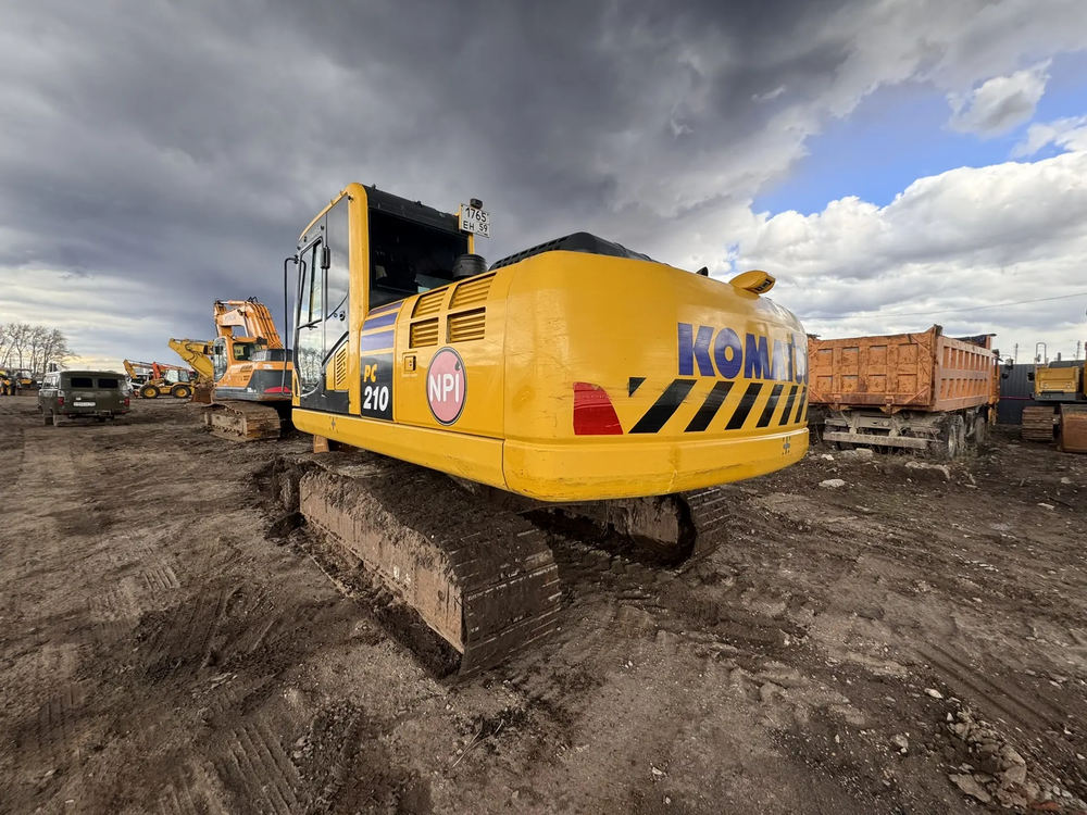 KOMATSU PC 210 Экскаватор PC210-10M0 (Дизельный, 6,7 л, 167 л.с., АТ)