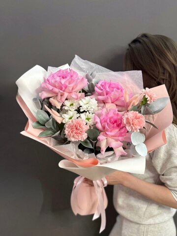 Авторский букет с розовыми французскими розами