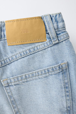 ZARA ДЖИНСОВЫЕ ШОРТЫ С НАШИВКАМИ «СЕРДЦА», ГОЛУБОЙ