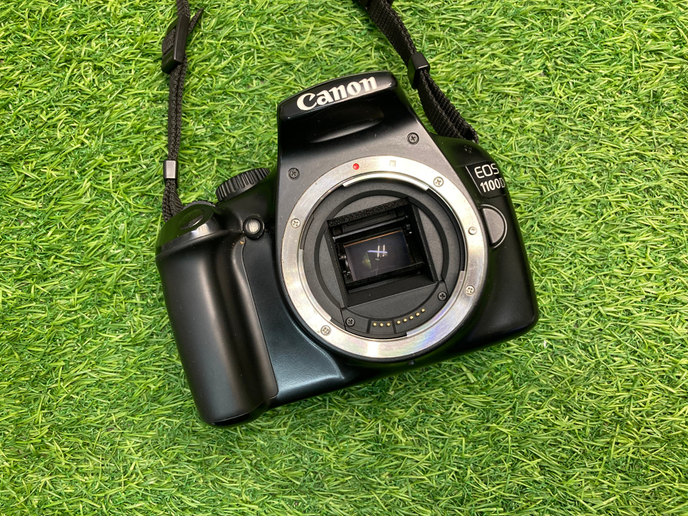 Canon 1100D + 18-55mm 3.5-5.6 IS II 12.900 кадров