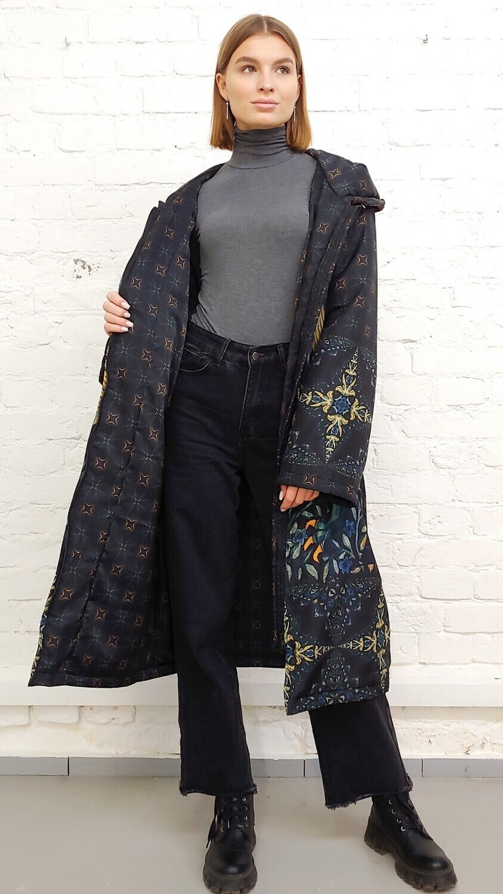 Пальто "Ручной волк", по мотивам средневекового гобелена с изображением мифического волка