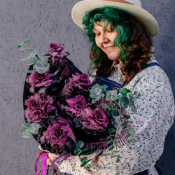 54. Дерзкий насыщенный букет с брассикой