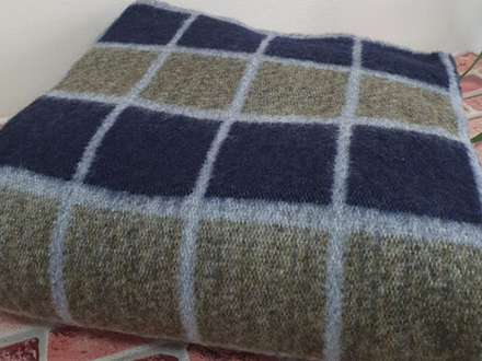Одеяло полушерстяное "ВВ. СЕРО-СИНЕ-ГОРЧИЧНАЯ КЛЕТКА-2" ОПШ-1, 50% шерсть, плотность 400 г/м2, Россия.