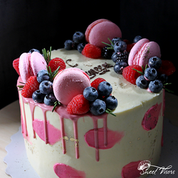 Декор торта Ягоды и макаронс кондитерская Sweet Visors сладкие козырьки кондитер Светлана Дегтерева бисквитный торт торты на заказ СПБ вкусный торт на праздник торт на день рождения торт на юбилей торт для мужчины торт для девушки домашний торт торт ручной работы десерты на заказ купить торт заказать торт без мастики свит визорс свит висорс svit vizors svit visors sweet vizors
