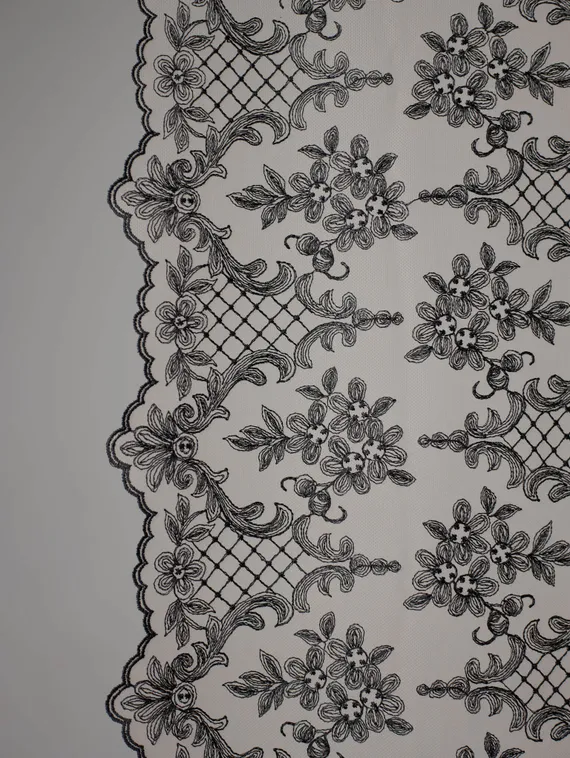 05-175 ОПТ Вышивка на неэл. сетке 26 см, бежевый 775 /черный 170