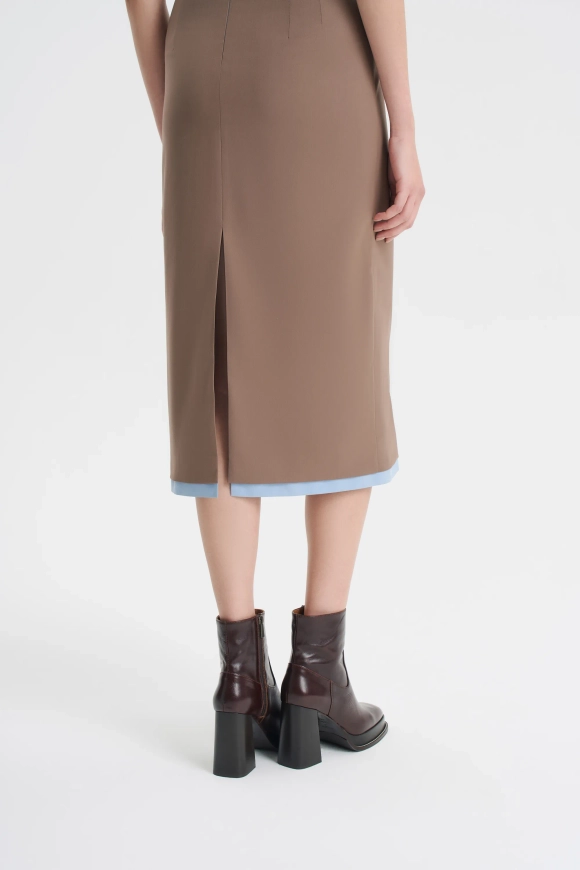 Платье-футляр со вставкой