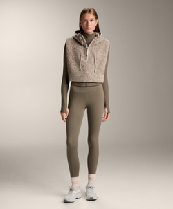 Oysho Жилет из овчины с капюшоном, серо-коричневый меланж