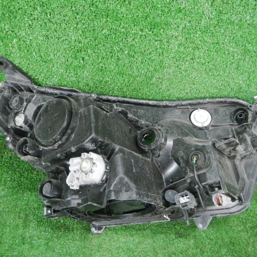 Фара левая Toyota Rav 4 CA40 (2015-2019) LED