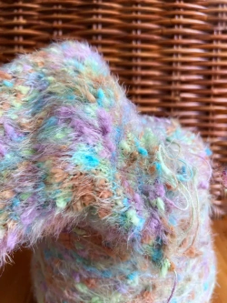 Пряжа  декоративная с ворсом и шишибриками