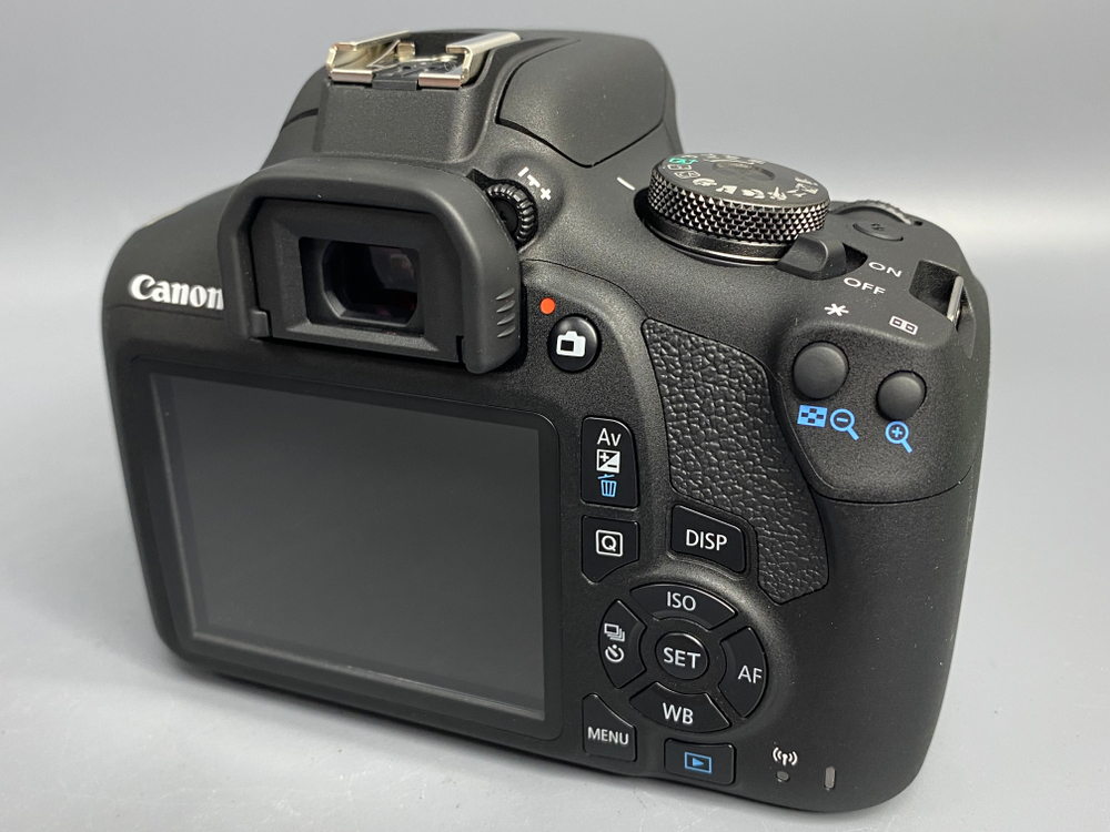 Canon EOS 2000D Kit 18-55mm 3.5-5.6 III