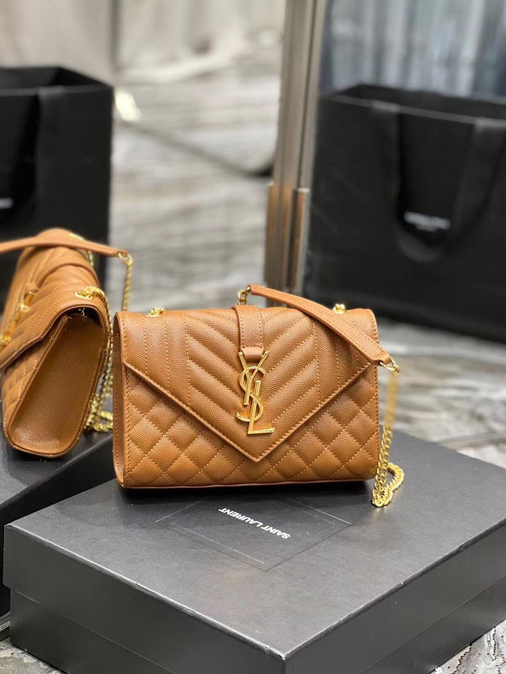 Saint Laurent Envelope Bag 21 cm