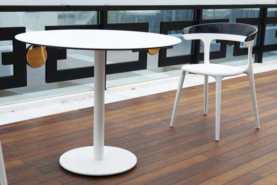 Стул пластиковый Luna, белый с черным