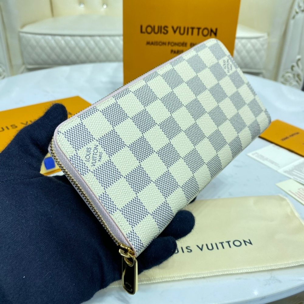 Louis Vuitton Zippy Wallet