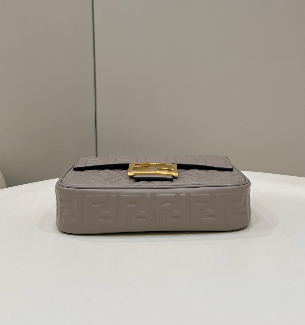 Fendi Baguette Chain Bag 24 cm