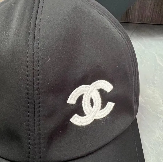 Бейсболка Chanel , черный